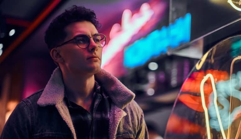 西格玛男性：他们是谁？56个特质区分他们与阿尔法和贝塔男性